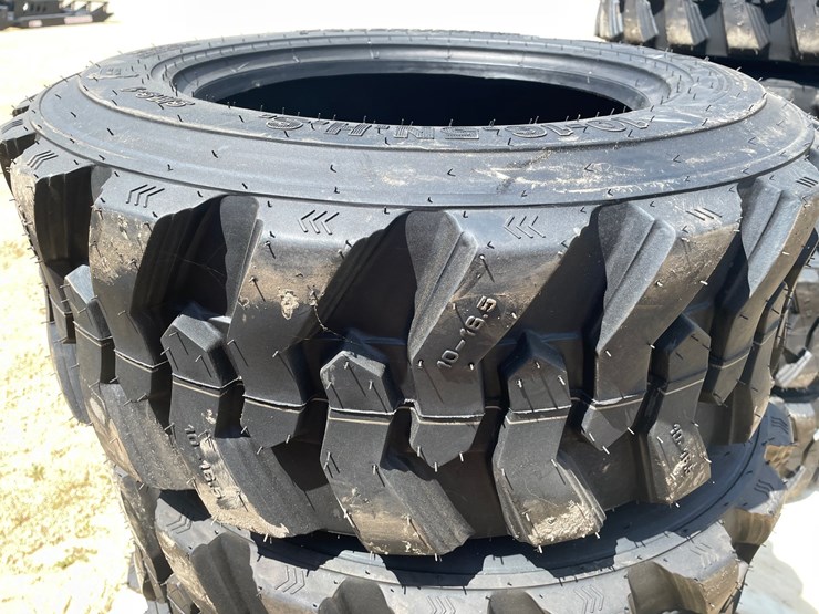 #2210-•-(4)-forerunner-10-16.5-radial-tires-image-8