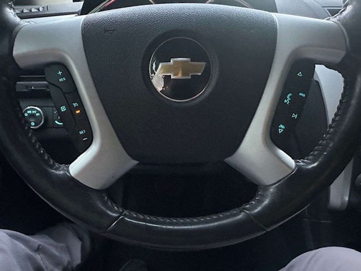 2011-chevrolet-traverse-image-36