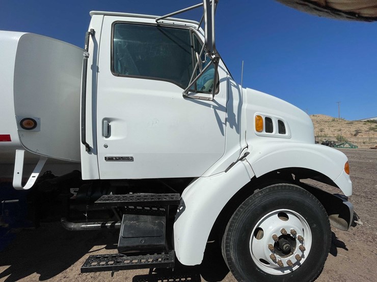 #1851-•-2000-sterling-7500-water-tank-truck-(has-nm-title)-image-7