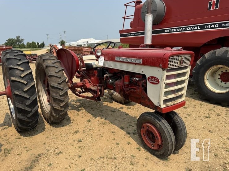 1959-farmall-240-image-1