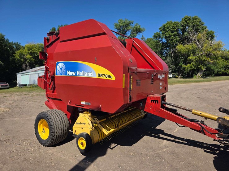2009-new-holland-br7090-image-2