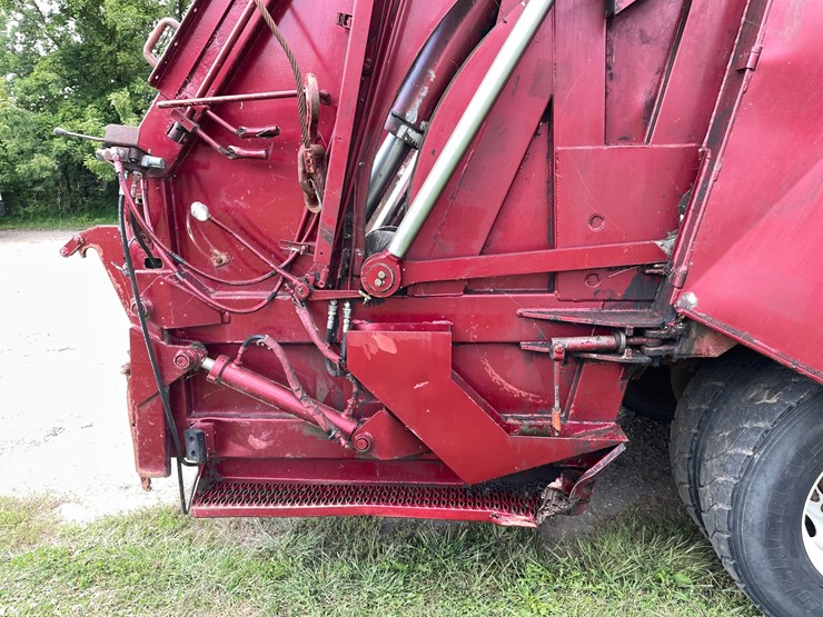 #204-•-1997-ford-4202l-garbage-truck-(has-mn-title)(clarks-grove,-mn)-image-74