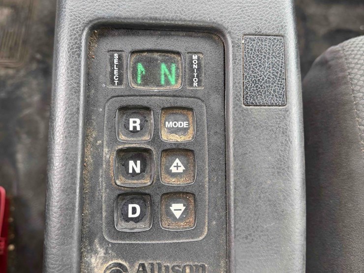 2015-hino-338-image-32