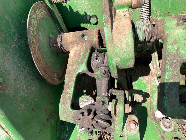 john-deere-336-image-9