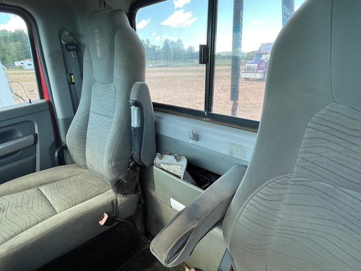 2014-kenworth-t880-image-55