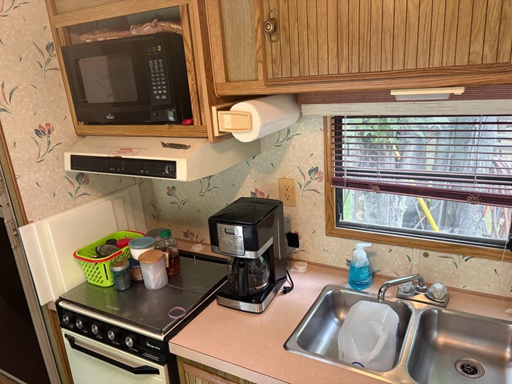 #5996-•-1989-fleetwood-resort-camper-(three-lakes,-wi)-(has-wi-title)-image-25