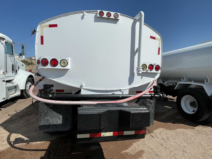 #1851-•-2000-sterling-7500-water-tank-truck-(has-nm-title)-image-86