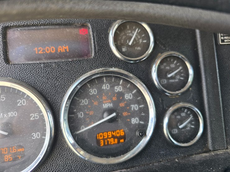 2014-peterbilt-389-image-68