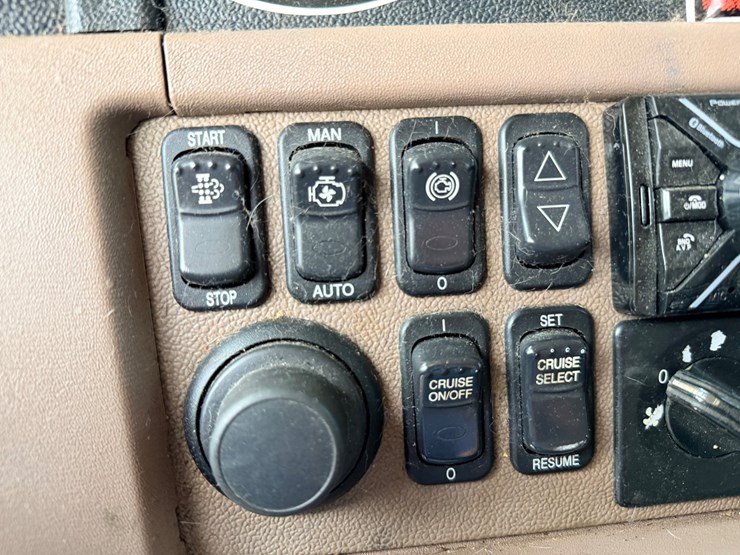 2014-peterbilt-389-image-60