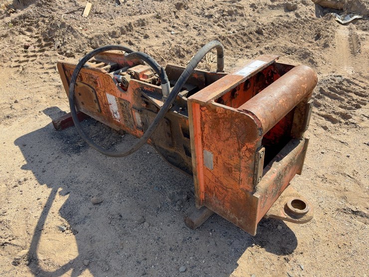 caterpillar-m318-image-3