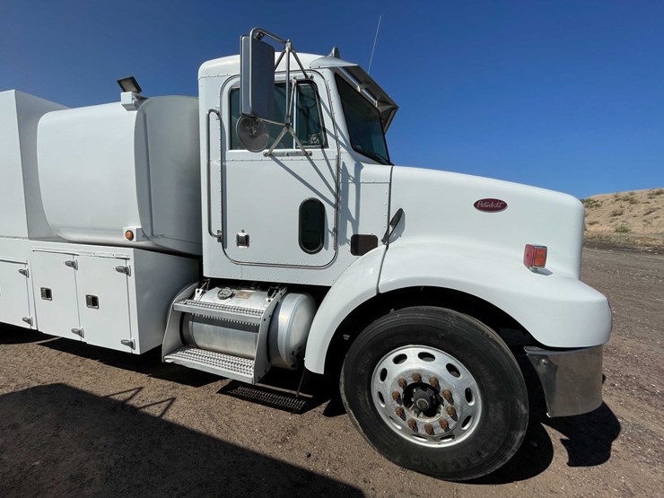 2004-peterbilt-330-image-4