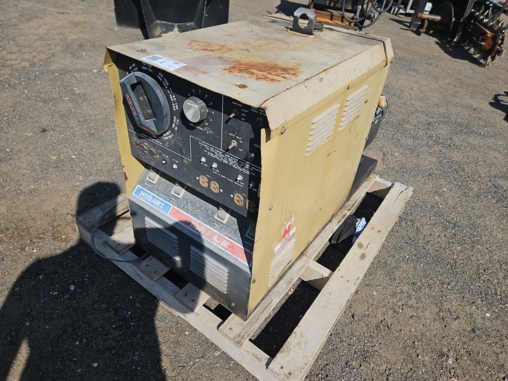 hobart-titan-8-welder-image-1