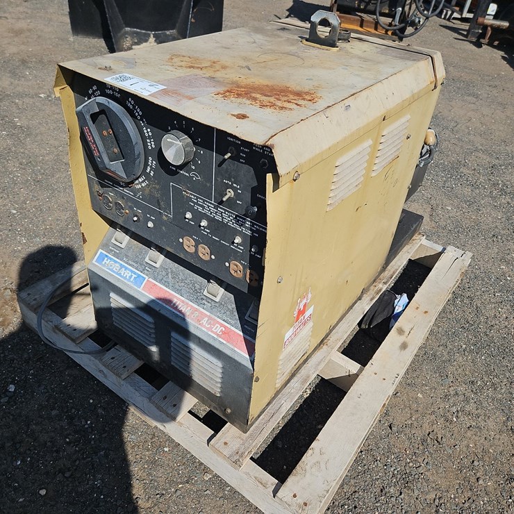 HOBART TITAN 8 WELDER