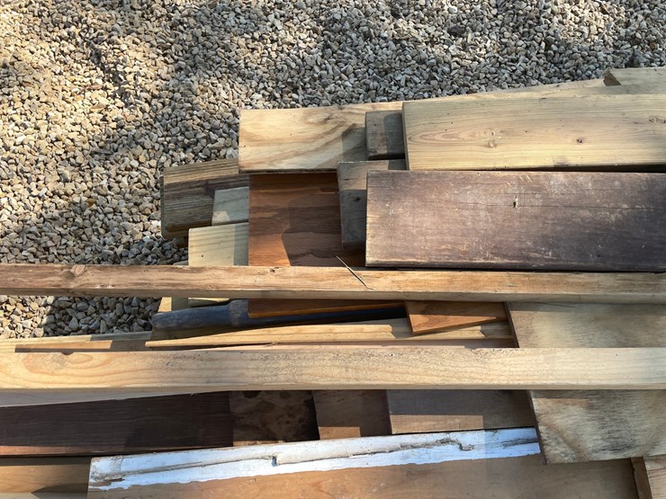 #3869-•-pallet-of-misc.-lumber-image-12