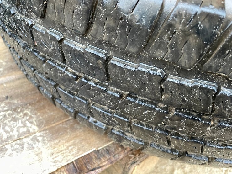 #3880-•-(4)-st235/80r16-trailer-tires-image-17