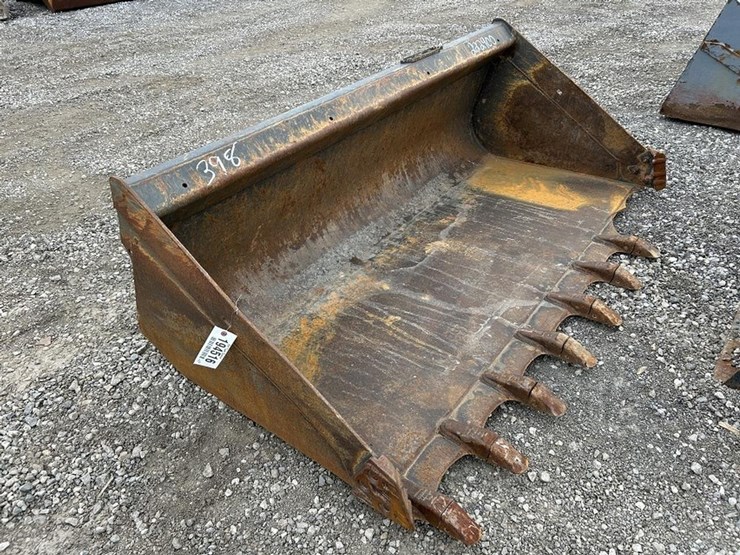 84"-tooth-skid-steer-bucket-image-1