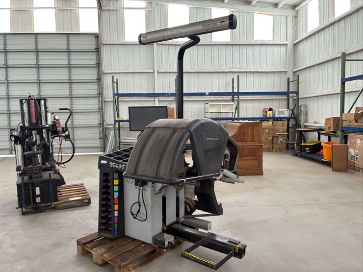 vas-6230b-hunter-hammerhead-wheel-balancer-image-7