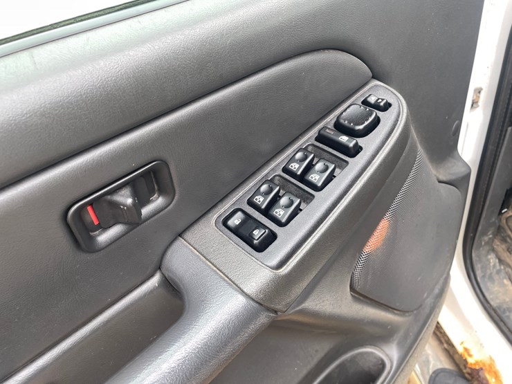 2005-chevrolet-silverado-2500-image-35