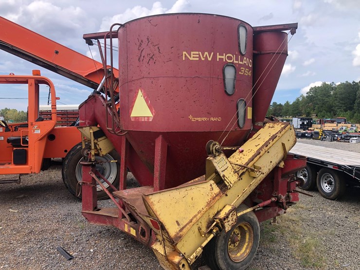new-holland-354-image-3