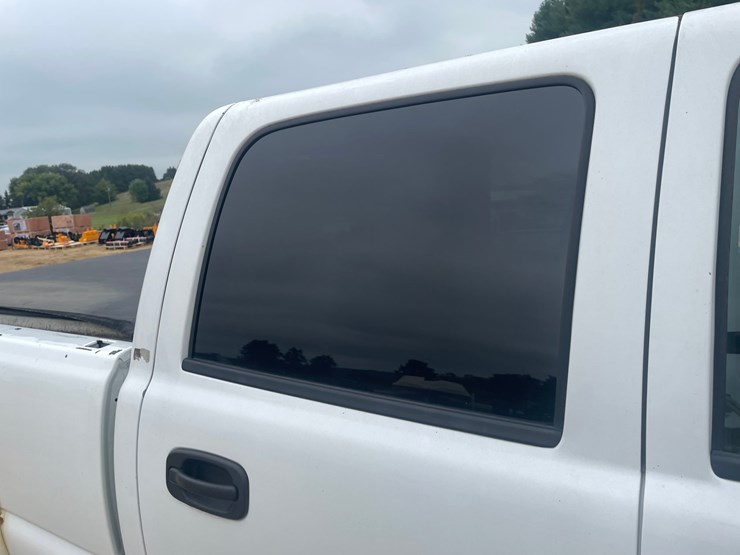 2005-chevrolet-silverado-2500-image-19