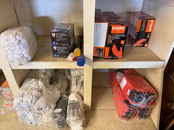 wall-section-(14)-boxes-of-nitrile-gloves,-(200+)-pairs-g-grip-gloves,-blakc-dot-gloves,-flame-resistant,-anit-seize,-&-related-image-2