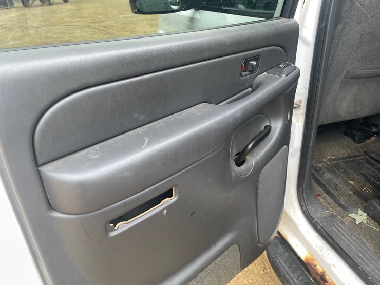 2005-chevrolet-silverado-2500-image-41