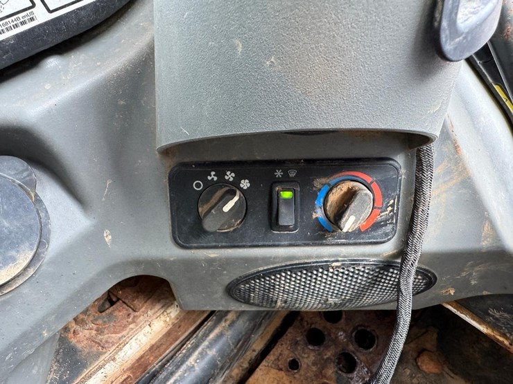 2019-bobcat-t595-image-29
