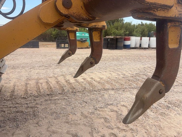 2015-caterpillar-d6t-xl-image-12