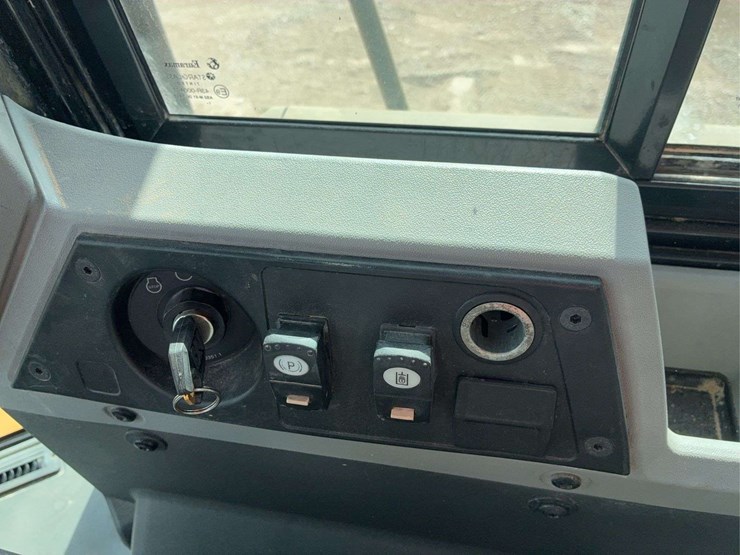 2012-caterpillar-950k-image-15