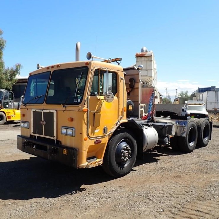 1994 PETERBILT 320