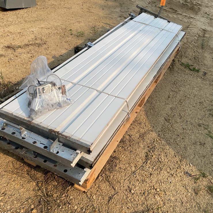#3836 • 9' W x 8'T Non Insulated Garage Door