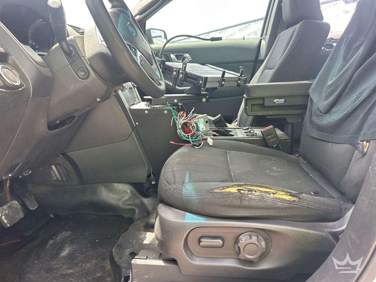 2015-ford-explorer-image-12