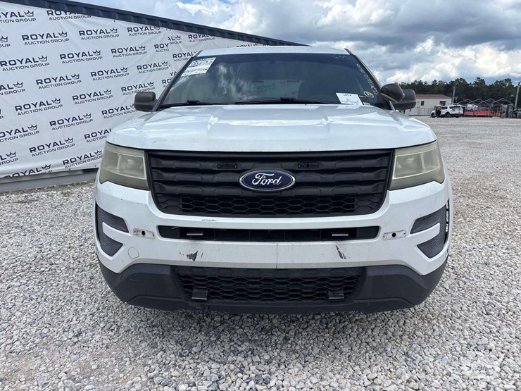 2016-ford-explorer-image-27