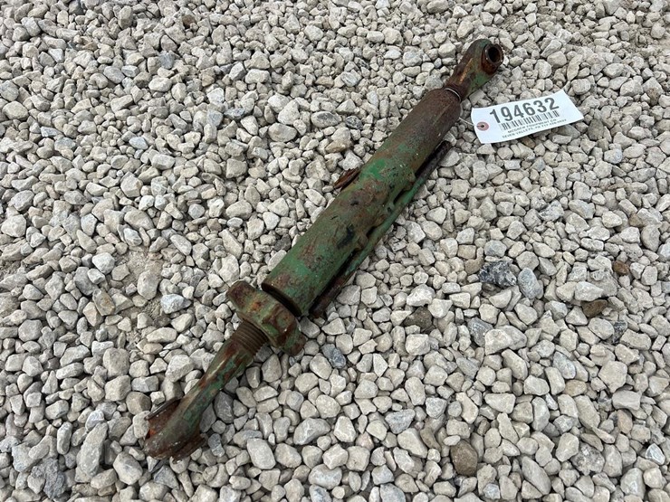 john-deere-320-image-1