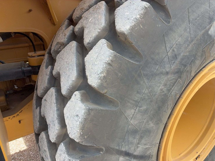 2012-caterpillar-950k-image-36