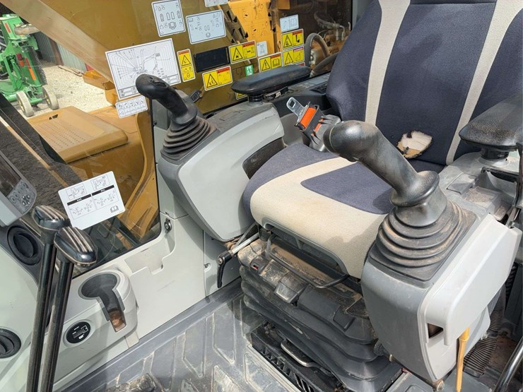 2017-caterpillar-323-image-19
