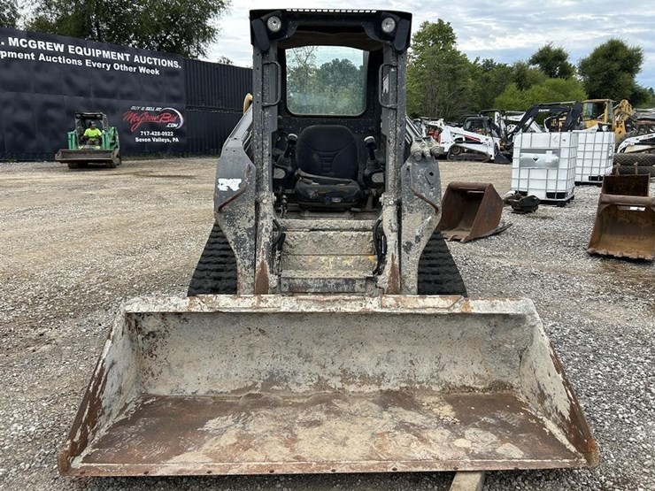 new-holland-c227-image-6