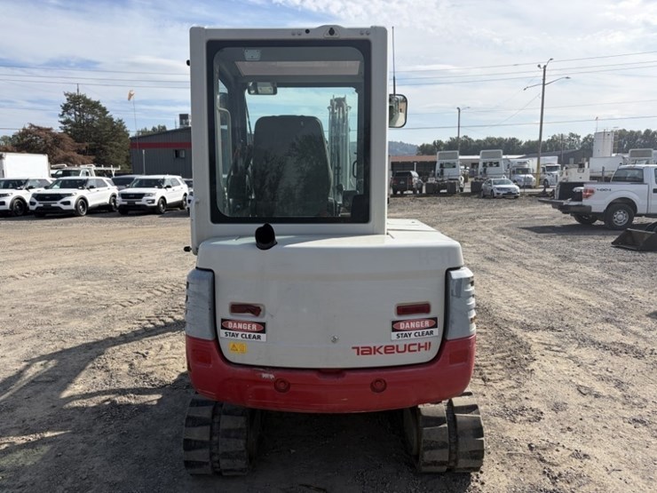 2014-takeuchi-tb235-image-5