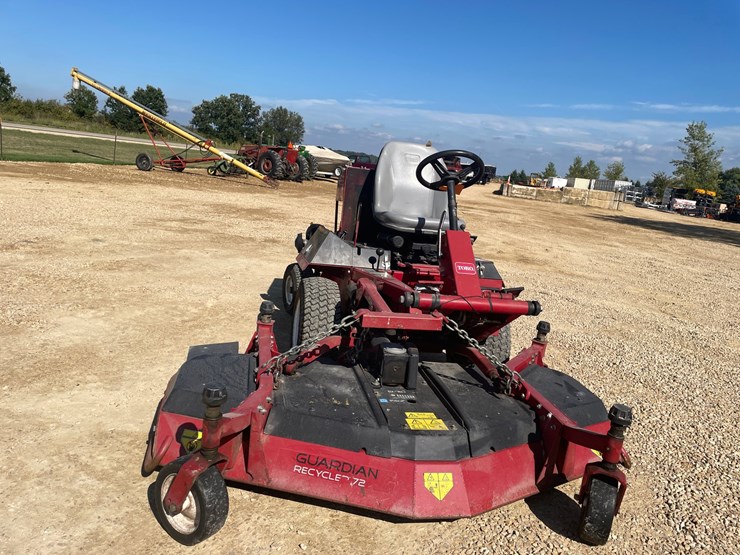 #1252-•-toro-328d-groundmaster-front-cut-diesel-mower-image-2