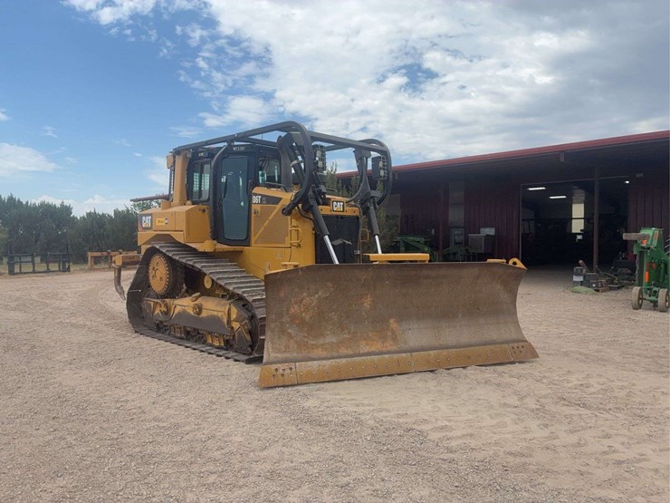 2015-caterpillar-d6t-xl-image-2