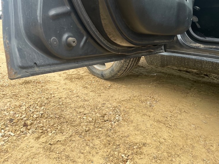 2011-jeep-grand-cherokee-laredo-image-39