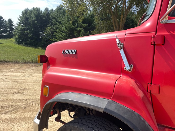 1980-ford-l9000-image-30