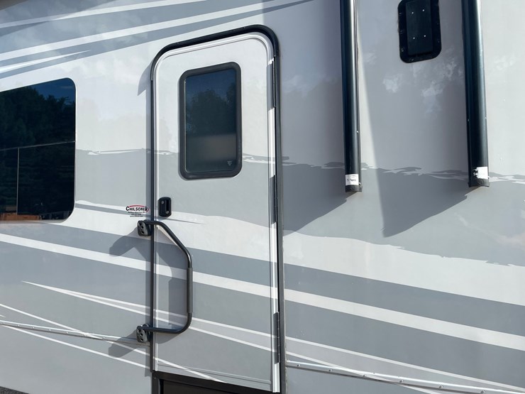 #100-•-2022-heartland-391-road-warrior-toy-hauler-camper-(has-wi-title)-image-37