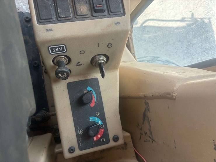 2002-caterpillar-140h-image-27