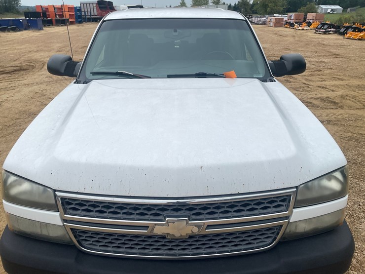 2005-chevrolet-silverado-2500-image-13
