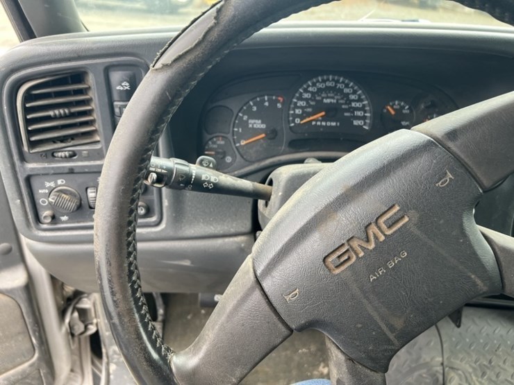2006-gmc-sierra-2500-image-25
