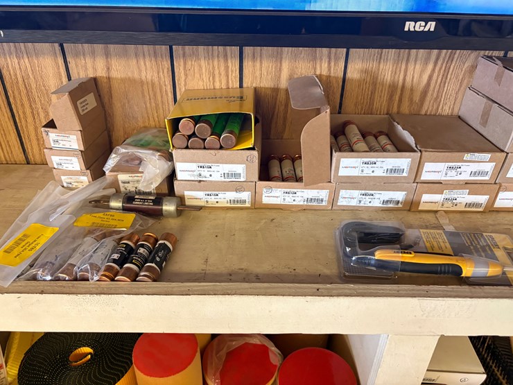 contents-of-12-bin-shelf-image-7