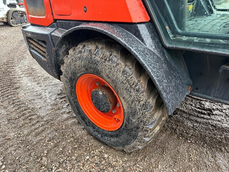 2023-kubota-r540-image-13
