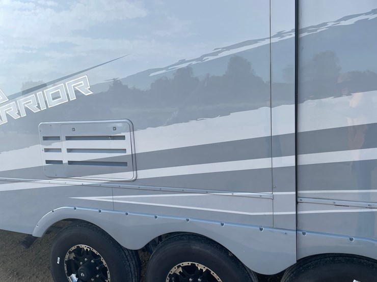 #100-•-2022-heartland-391-road-warrior-toy-hauler-camper-(has-wi-title)-image-51