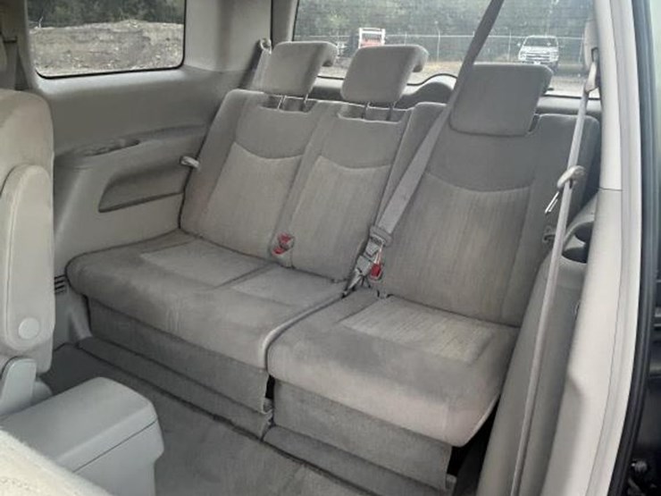 2016-nissan-quest-image-11